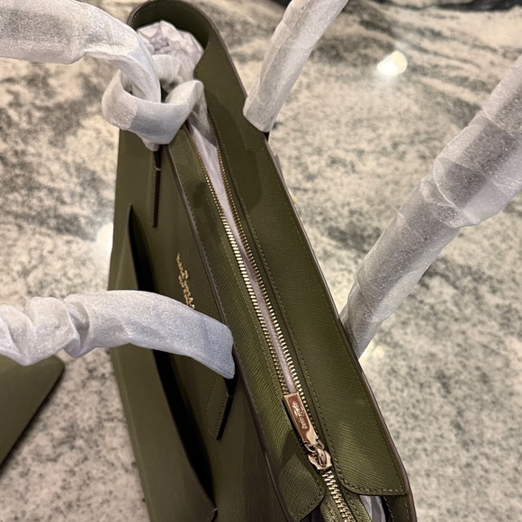 kate spade olive green tote with front zip pocket - Picture 4 of 6